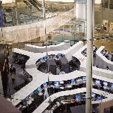 豪ドル/円と豪ドル/米ドルはどのような関係にあるのでしょうか? FXで豪ドル/円を買おうと思うのですが、豪ドル/米ドルが歴史的高値圏にあるので手が出せないでいます。
そう考える理由としては、豪ドルや円は米ドルに比べると流通量が少ないので米ドルの影響を大きく受けるのではないかと思うからです。(例えば現在高値にある豪ドル/米ドルが下落すると、豪ドル/円も大きく値を崩すのではないか?)
豪ドル...