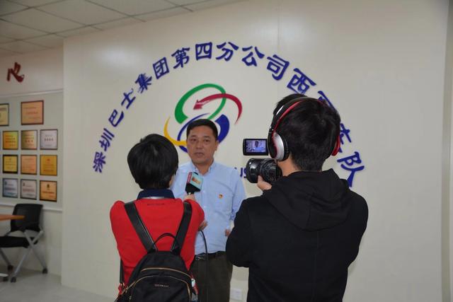 深圳市河南驻马店商会为“深圳最美公交司机”王付山献爱心送温暖