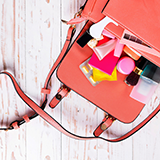 スマートキーケースを探しています。せっかくなので、ヴィトンとかグッチなどのハイブランドのものを記念に買いたいのですが、スマートキーを対象にしたものが見つかりません。なぜでしょうか。 