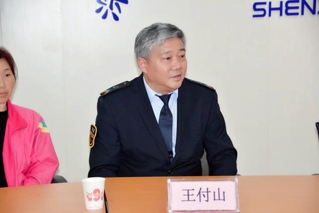 深圳市河南驻马店商会为“深圳最美公交司机”王付山献爱心送温暖