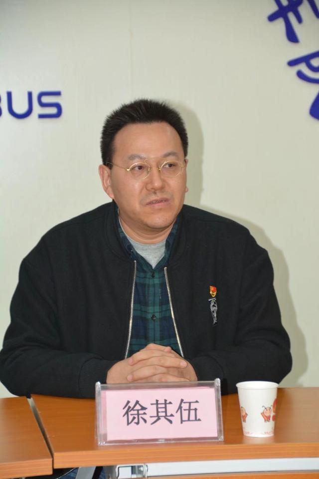 深圳市河南驻马店商会为“深圳最美公交司机”王付山献爱心送温暖