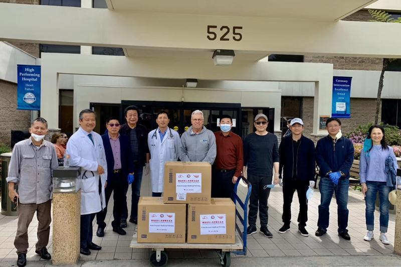 江坤组织为海外捐赠抗疫物资。受访者供图