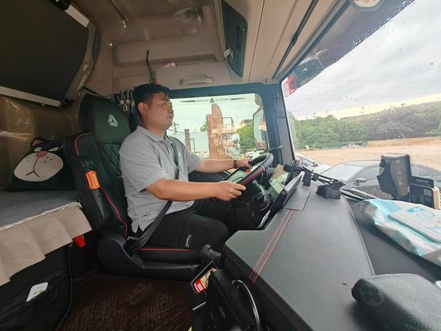 高速塌方救人司机拟被认定见义勇为 退役军人显英雄本色