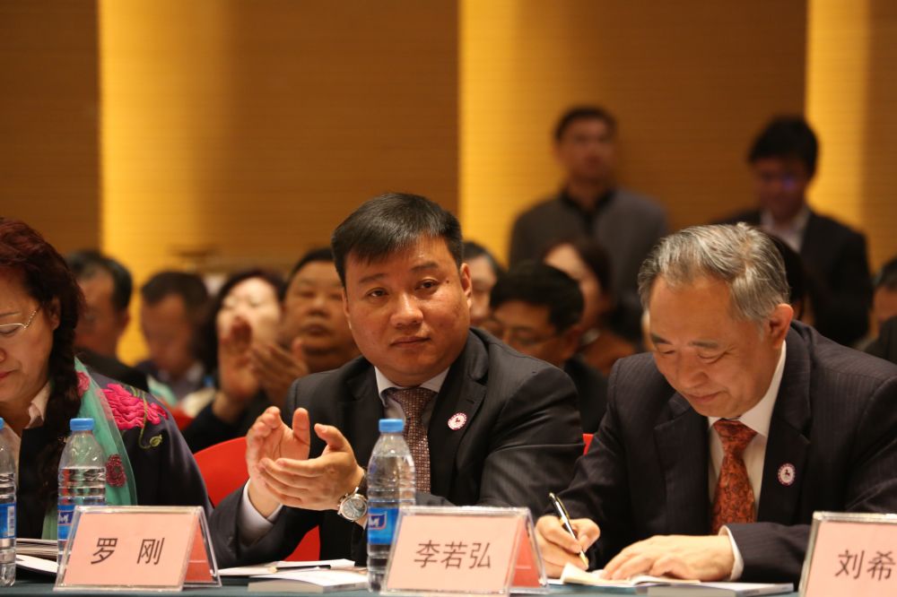 罗刚-北京甘肃企业商会常务执行会长、商会党支部书记，香港卓富投资集团董事长