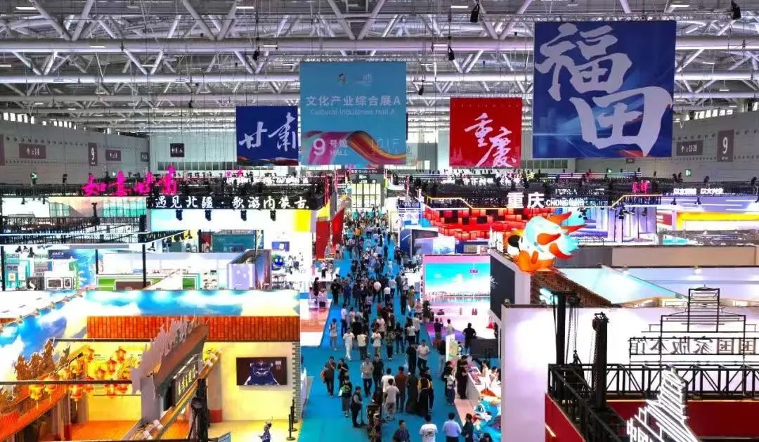5月26日,第二十一届中国(深圳)国际文化产业博览交易会八大展馆人流如织。图源:深圳特区报