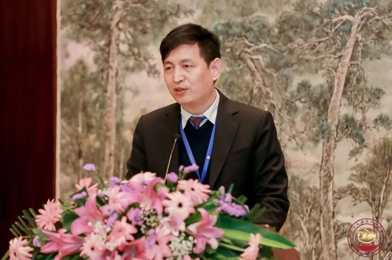 商会执行会长兼秘书长李国强作工作报告