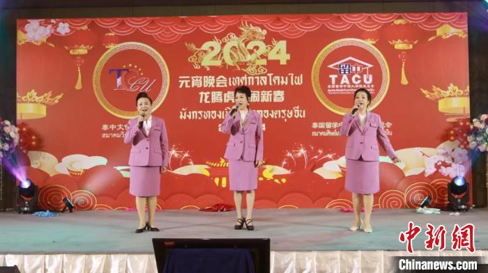 晚会节目表演现场。李映民 摄