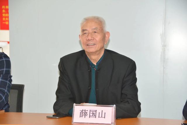 深圳市河南驻马店商会为“深圳最美公交司机”王付山献爱心送温暖